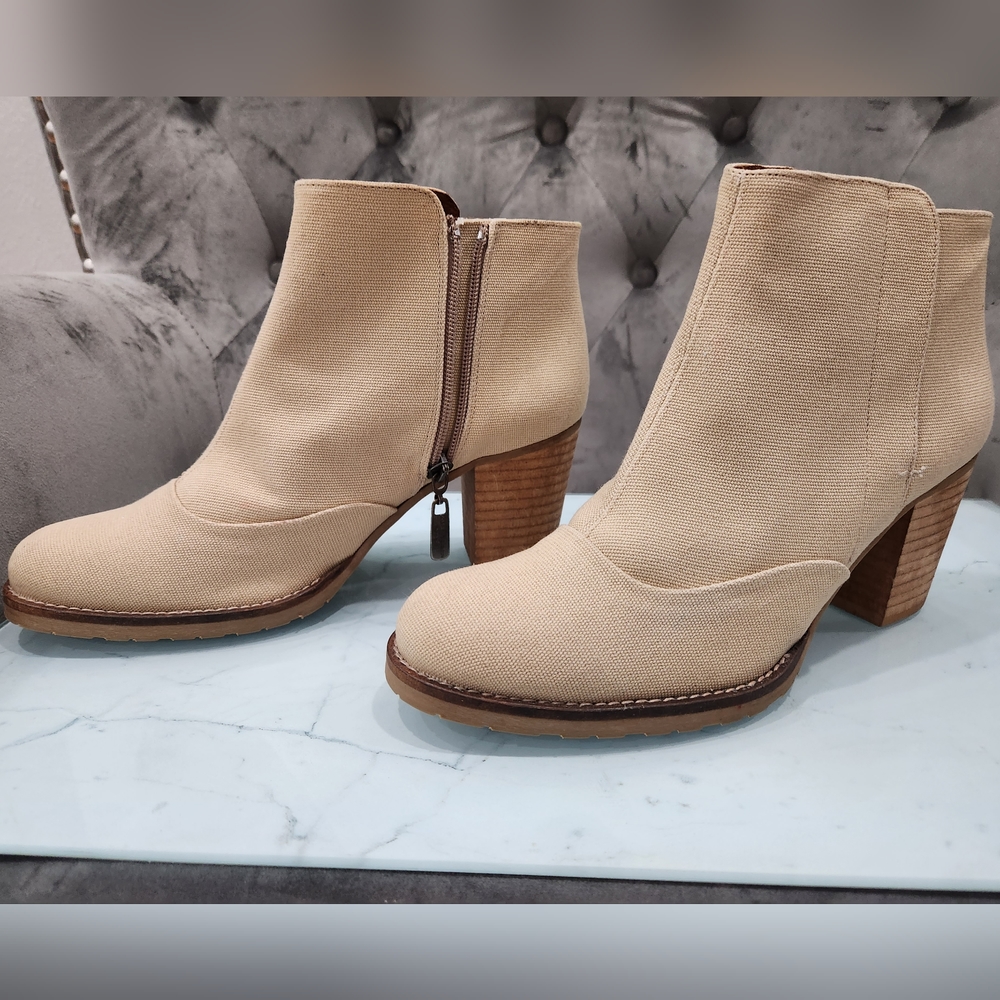 Kurt Geiger London NWT Cream Canvas Booties Womens Size 10 EU41